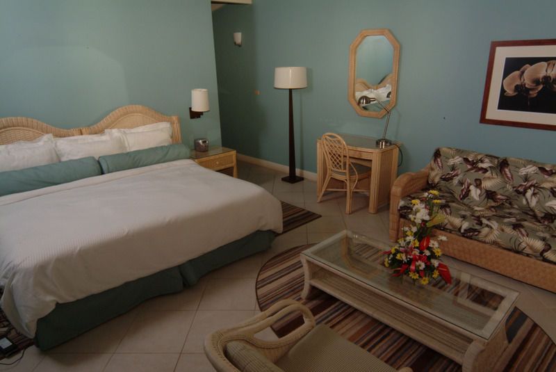 Trade Winds Hotel Dickenson Bay Zewnętrze zdjęcie